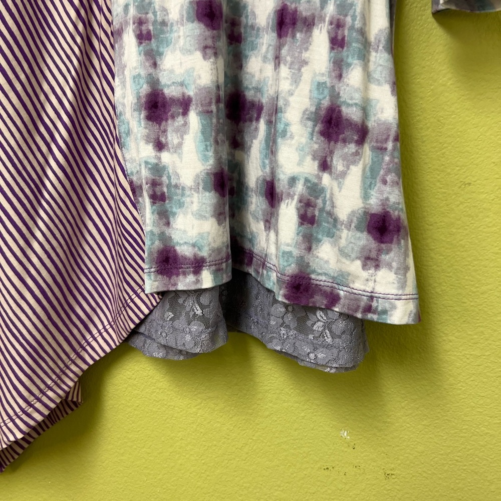 LOGO by Lori Goldstein Purple, lavender, blue and White Tunic And Lace Tank. - Picture 11 of 14